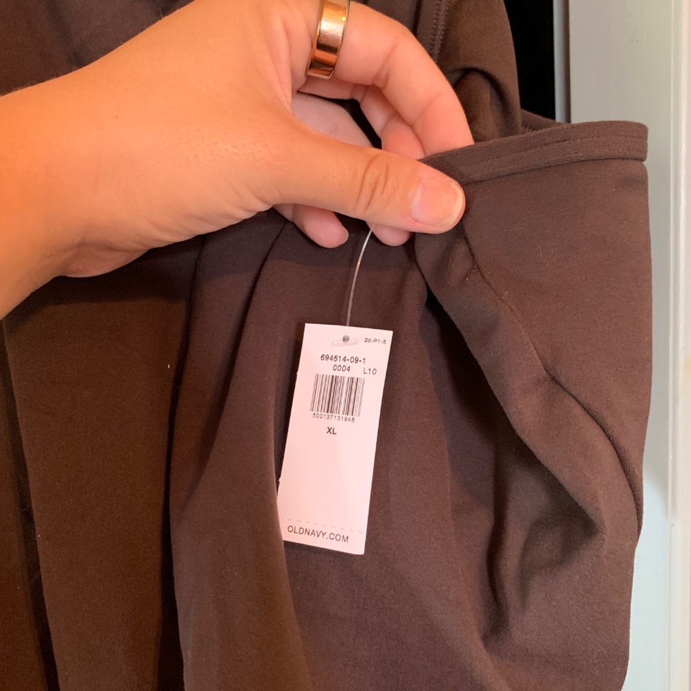 Old navy crop workout top - Picture 2 of 3